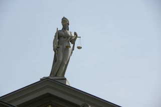Advokát podal 5834 návrhů na oddlužení. Podezření na nábor klientů se ale neprokázalo